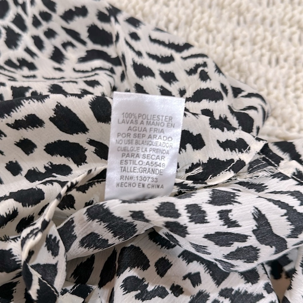 Umgee Black and White Animal Print Button Down Shirt size large - Picture 7 of 7